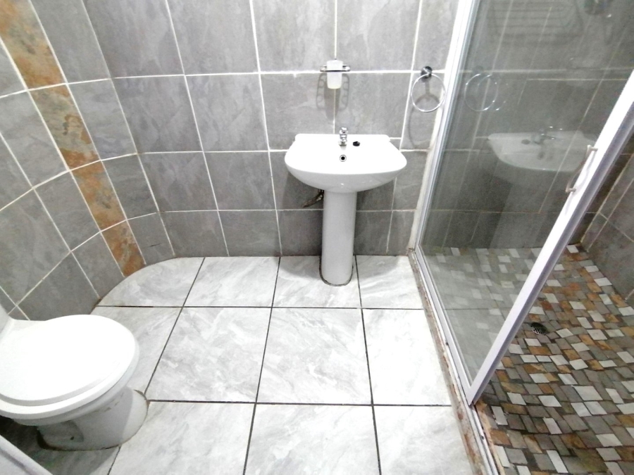 5 Bedroom Property for Sale in Pellissier Free State